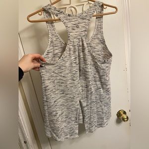 Lululemon tank top size 6